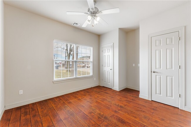 Building Photo - 4303 W Olive St