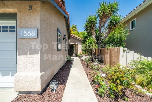Building Photo - ***Beautiful 3 bed / 2.5 bath / 1,975 sqft House in the Vista/Shadowridge Neighborhood - Availabl...