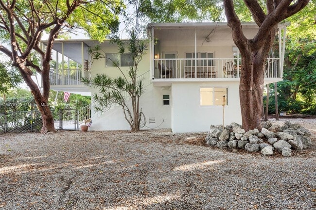 Building Photo - 242 Bougainvillea St