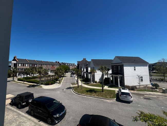 Building Photo - Beautiful Townhome in Central Myrtle Beach!
