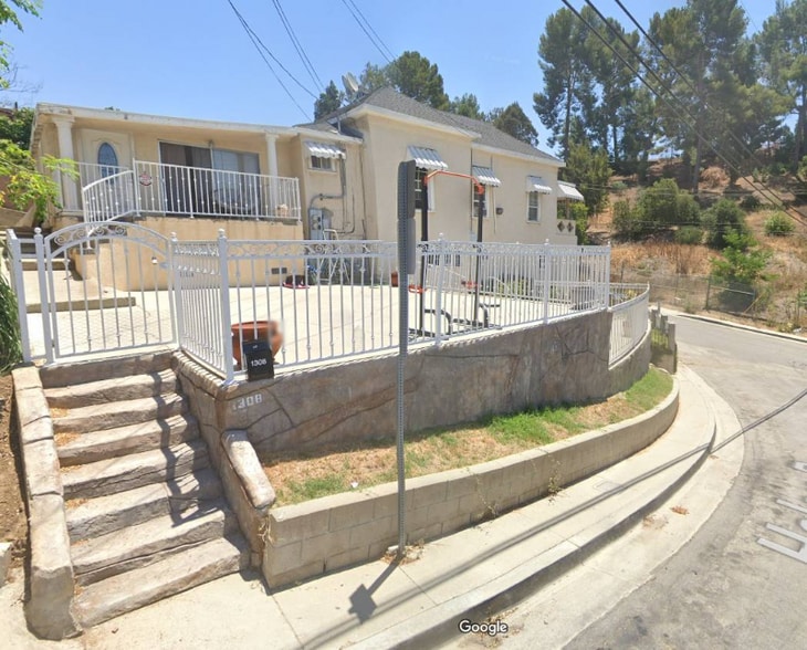 Building Photo - 1302 Helen Dr