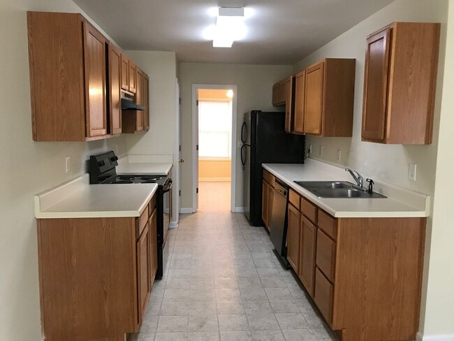 Building Photo - Beautiful Total Electric 3 Bedroom 2.5 Bath Townhome