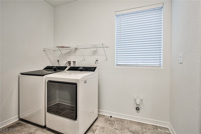 Building Photo - 7412 Legacy Pt St