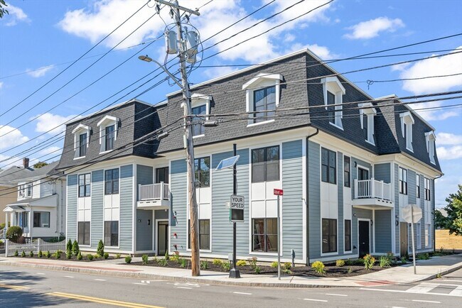 Building Photo - 260 Elm St