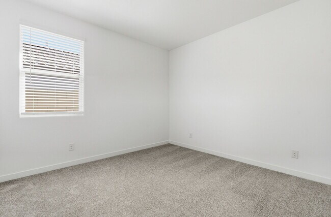 Building Photo - 8147 E Paloma Ave