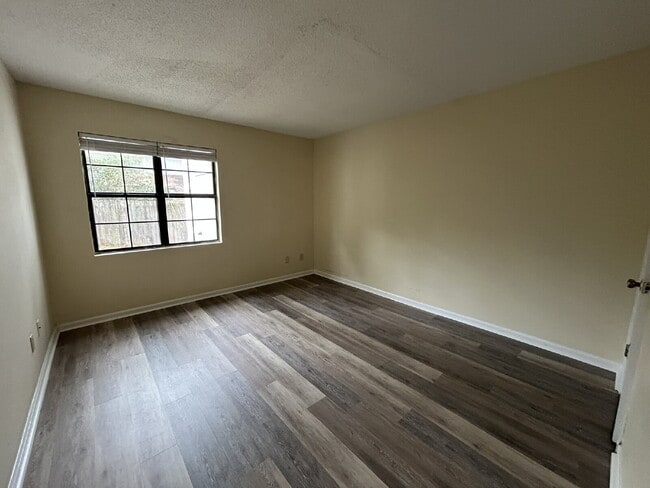 Building Photo - Apartment for Rent