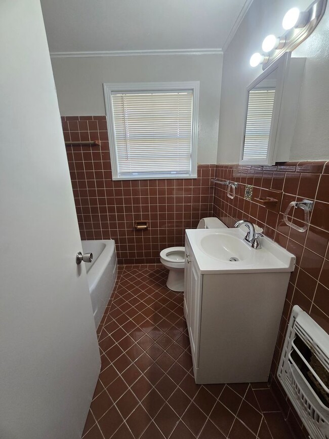 Building Photo - $300 Off 1st Month
