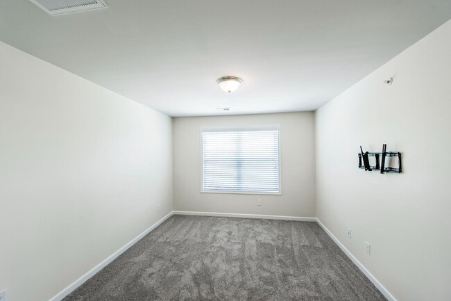 Building Photo - 342 Manor Row