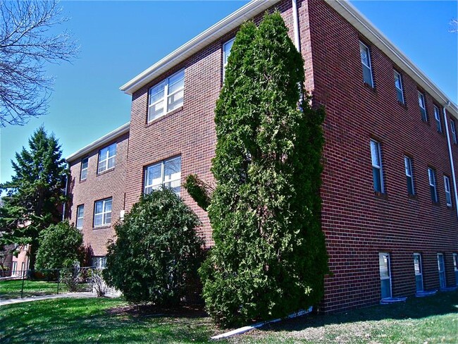 Building Photo - Ford Parkway Apartments