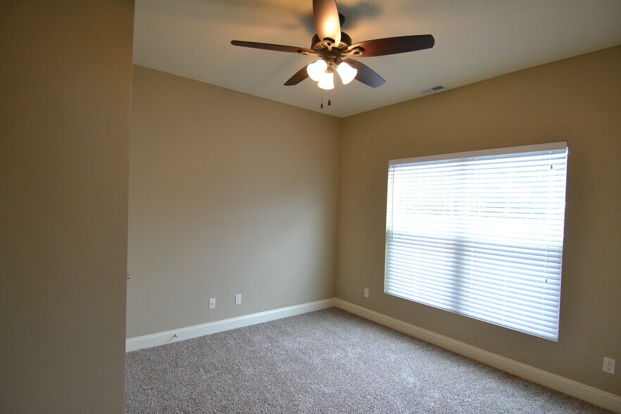 Building Photo - 804 W Normal St