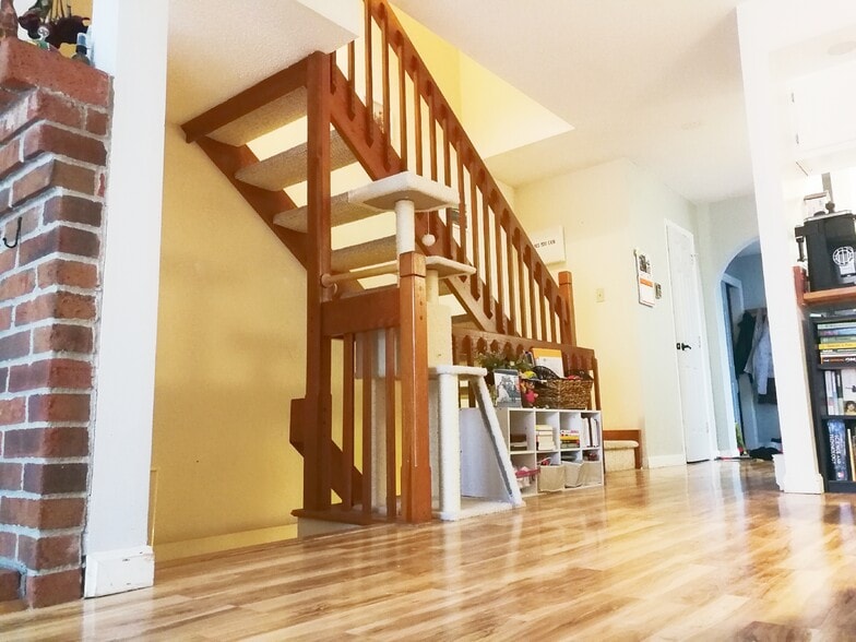 Building Photo - 104 Woodbine by the Lake