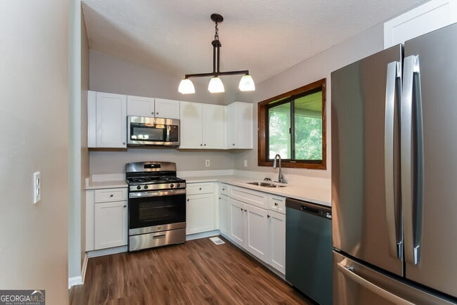 Building Photo - 1012 Hicksmil Dr SW