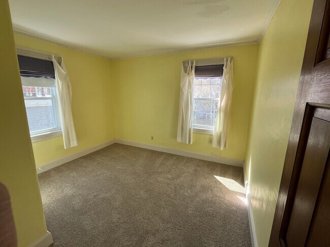 Building Photo - 487 Andover St