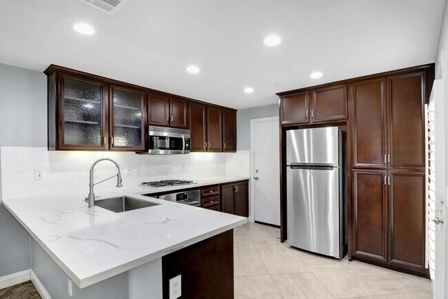 Building Photo - 8426 Flora Ln