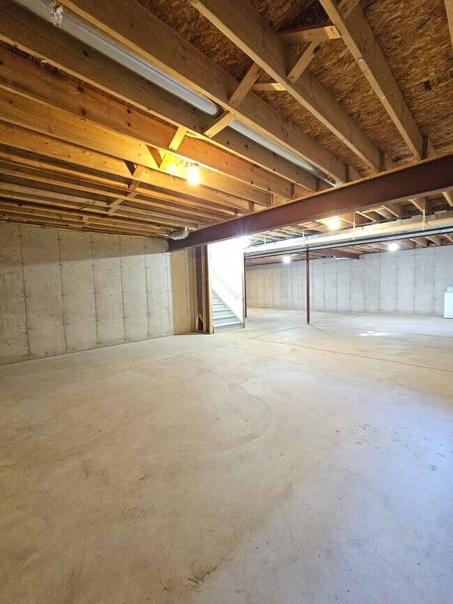Building Photo - 1136 Larkspur Ct