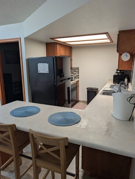 Building Photo - 605 Flora St