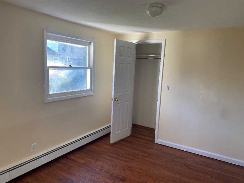 Building Photo - 14 Lantern St