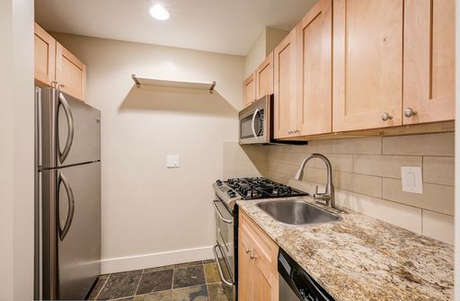 Building Photo - One Bedroom in Queen Anne - with Fenced Yard