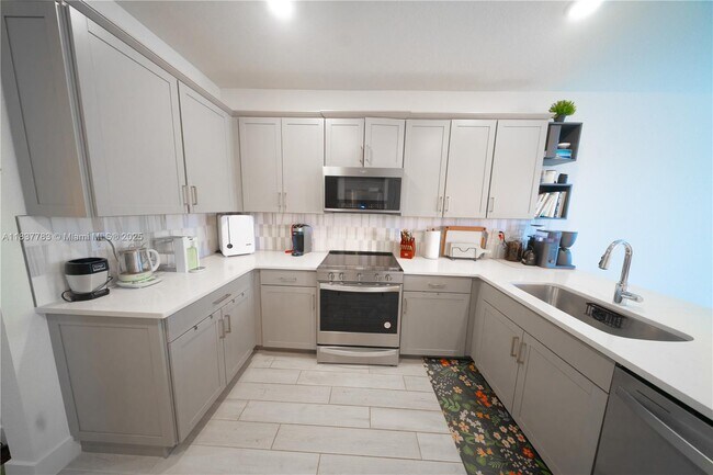 Building Photo - 138 SW 171st Terrace