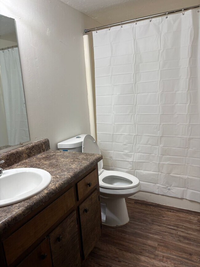 Building Photo - Killearn Townhome