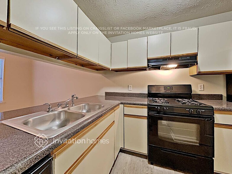 Building Photo - 715 Country Manor Way