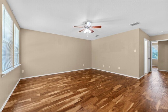 Building Photo - Move in ready! 3-bed 2.5-bath 2354 sqft 2-...