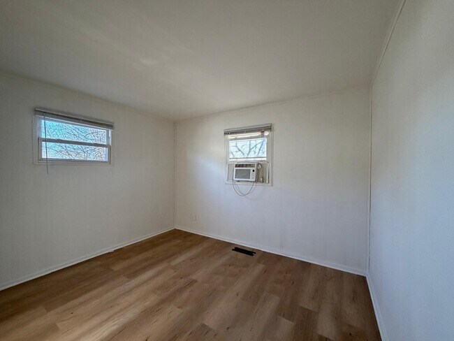 Building Photo - 1440 Azalea Dr