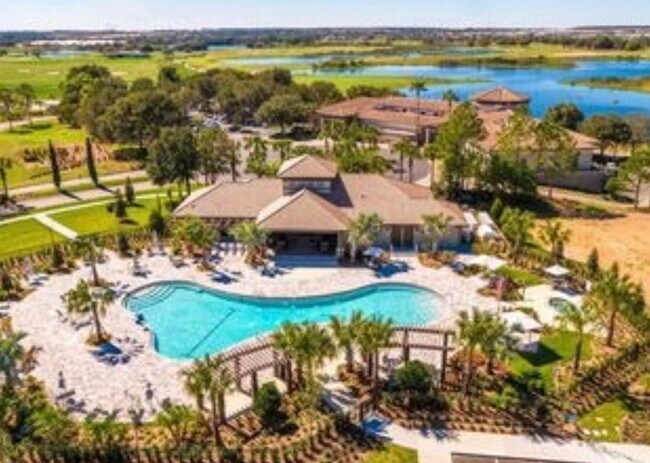 Building Photo - Incredible 5 Bedroom, 3 Bath Town home wit...