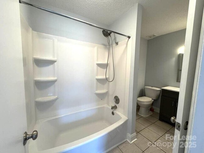 Building Photo - 3139 Heathstead Place