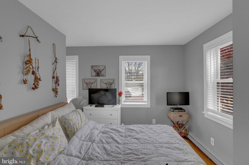 Building Photo - 132 S Main St