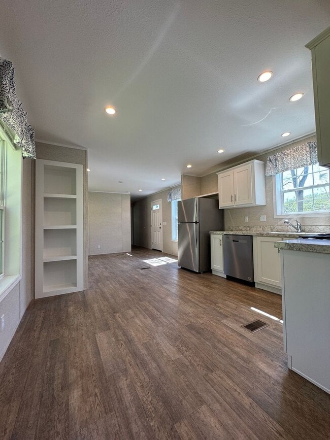 Building Photo - 465 Royal Manor Rd