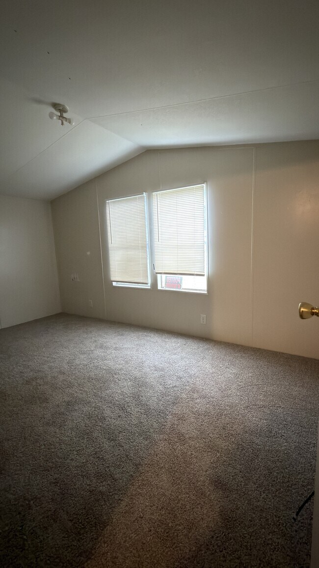 Building Photo - 600 Davis Cir