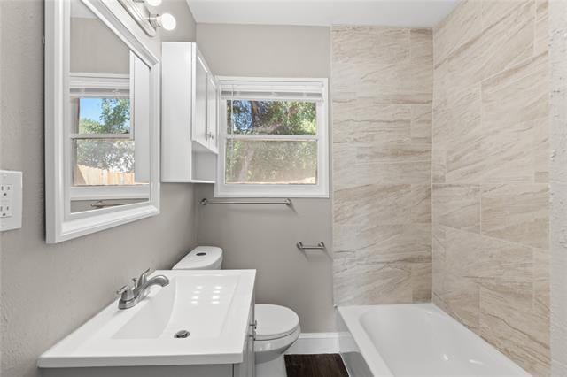 Building Photo - 421 W 6th St