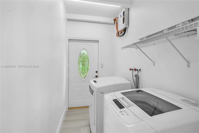 Building Photo - 2555 Nassau Ln