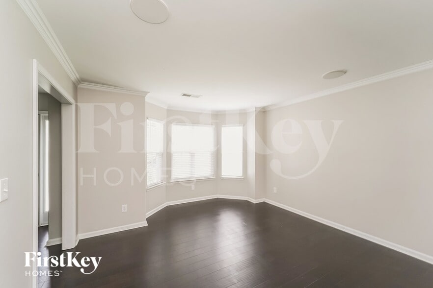 Building Photo - 5309 Kiev Dr
