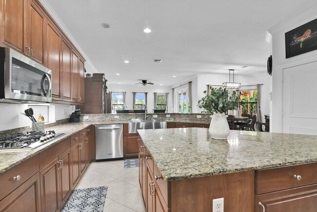 Building Photo - 10703 Versailles Blvd