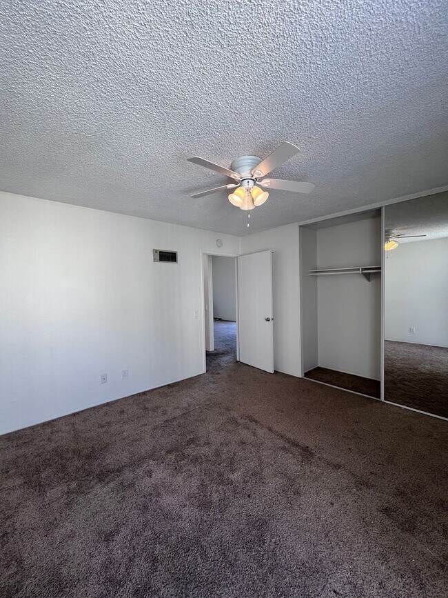 Building Photo - 1122 Eureka-14