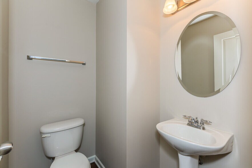 Building Photo - 5721 Verrazano Dr