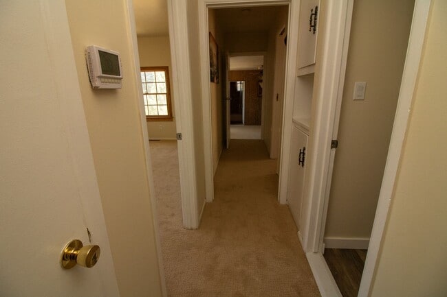 Building Photo - Spacious Three Bedroom