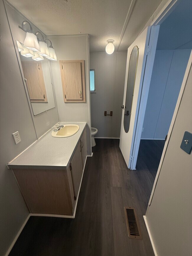 Building Photo - 14136 Little Ranch Rd