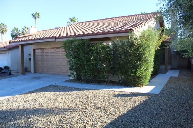 Building Photo - "Charming 2-Bed, 2-Bath Oasis in Las Vegas...