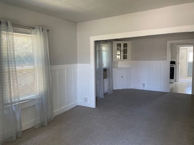 Building Photo - 2 bedroom 1 bath Brea $3200