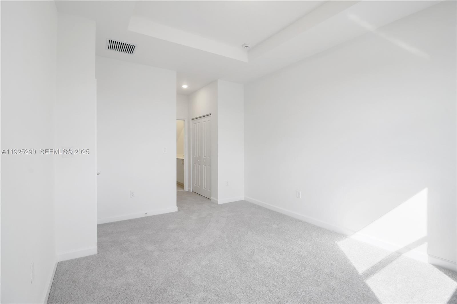 Building Photo - 2747 SE 25th Ave