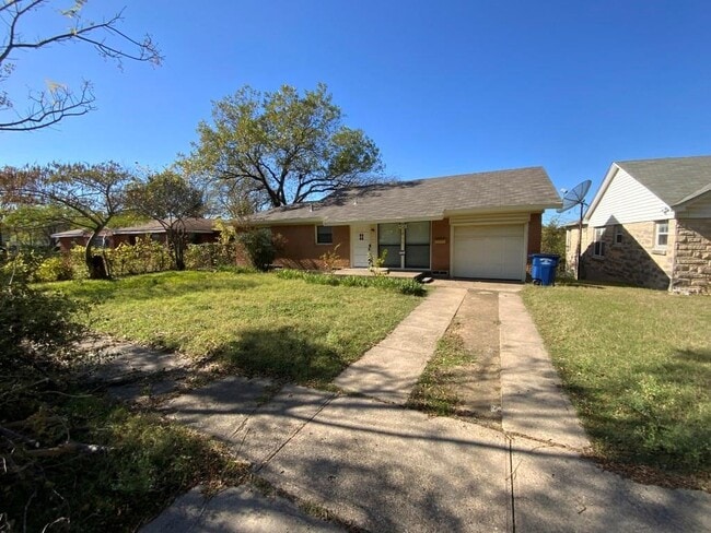 Primary Photo - 1811 Berwick Ave