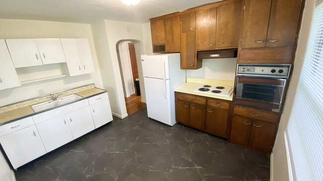 Kitchen - 227 W Dunklin St