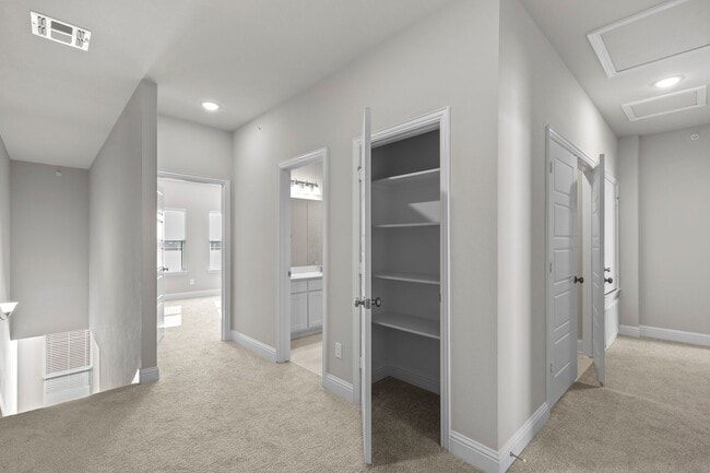 Building Photo - New Stunning Townhouse for Rent!