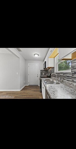 Building Photo - 9106 Jefferson Ave