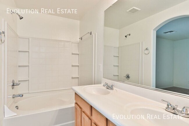 Building Photo - MOVE IN READY! 4 Bedroom Home in La Aldea