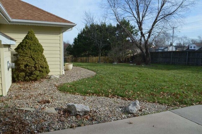 Building Photo - 808 Shakertown Way