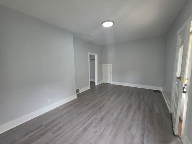 Building Photo - Kent 1 Bedroom 1 Bath (Upstairs Apartment)